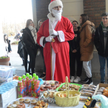 Közel másfél millió forint gyűlt össze Izabella és Lilla gyógykezelésére