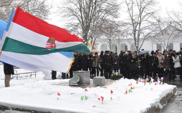 Alapkő került a Petőfi szobor megújuló talapzatába