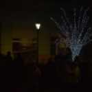 Felgyúlt a második gyertya is városunk adventi koszorúján