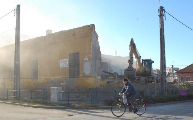 Új parkolók épülnek Félegyháza központjában