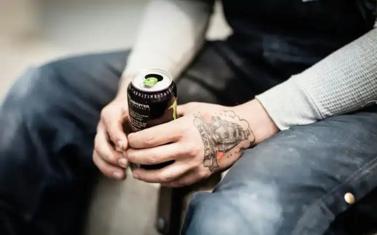 Szerdától tilos az energiaital, de a korlátozás alatt állók máris megtalálták a kiskaput