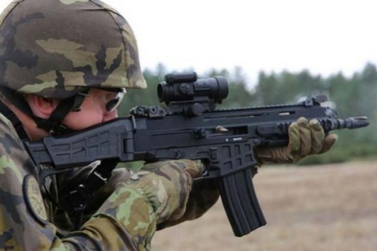 Megkezdődik a kézifegyverek sorozatgyártása Kiskunfélegyházán