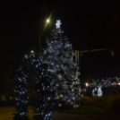 Felgyúlt a második gyertya is városunk adventi koszorúján