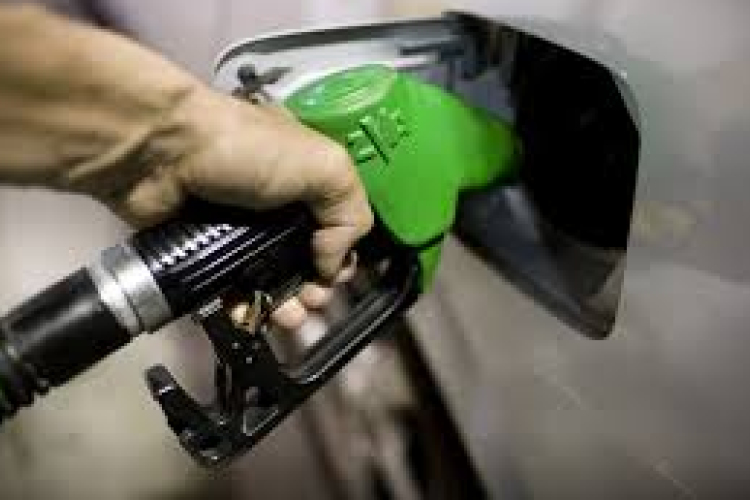 400 forint alá csökken benzin ára