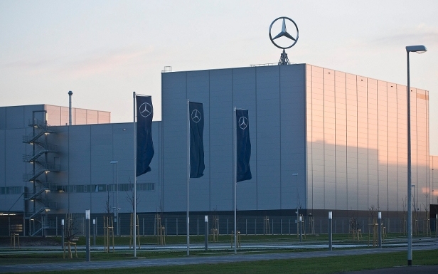 Kézigránátot találtak a Mercedes-gyárban