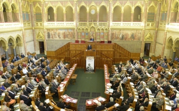 Adóváltoztatásokról szavaz a parlament 