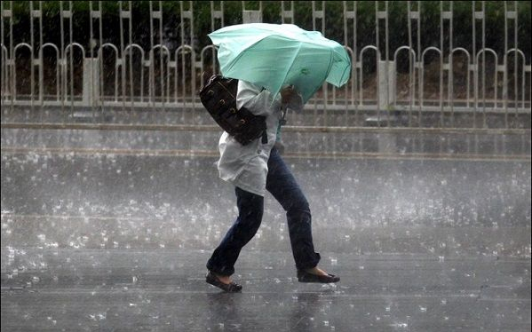 Az ország nagy részén viharos szélre figyelmeztetnek