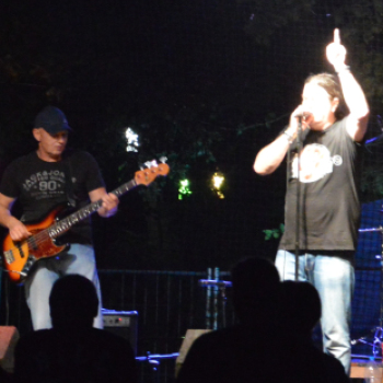 Birtokba vették a motorosok a Parkerdőt