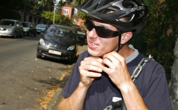 Balesetben vétlen biciklis is részben hibás, ha nem viselt sisakot