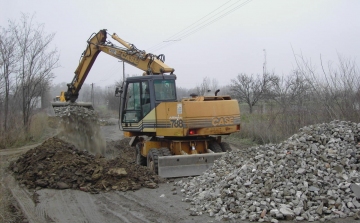 Megkezdődött a Csólyosi út felújítása