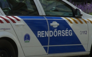 Fegyverrel raboltak ki egy autóalkatrészboltot Székesfehérváron