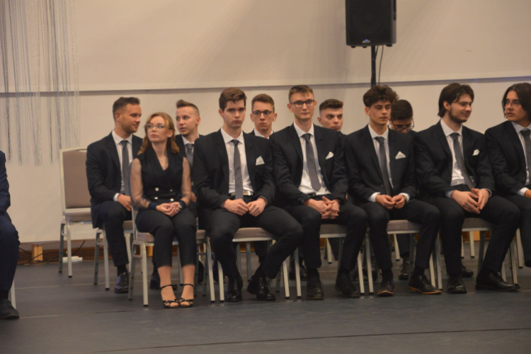 Szalagavató ünnepséget tartott a PG