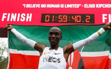 Eliud Kipchoge két órán belül futotta a maratoni távot