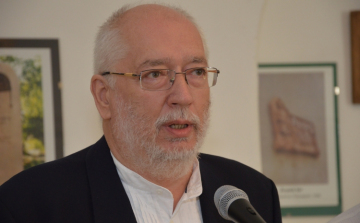 Két kisplasztikával készült Szűts Tamás a Magyar Szobrászat Napjára