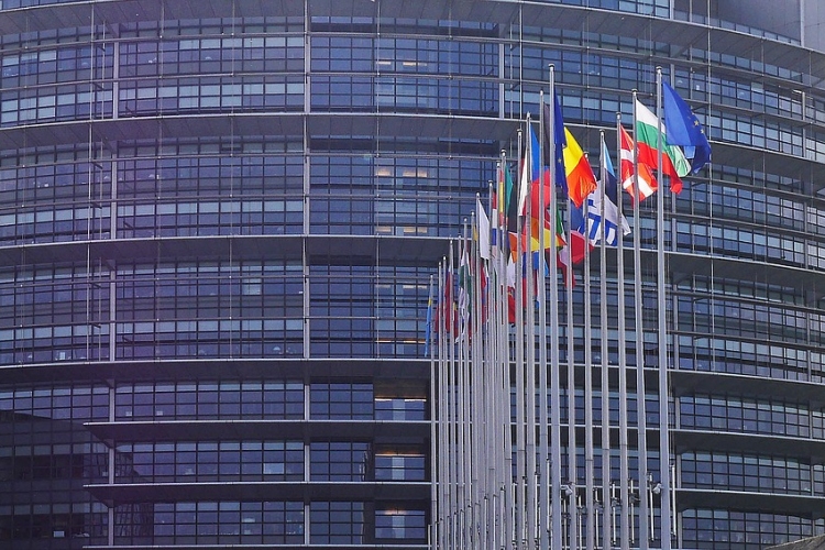 Egy héttel elhalasztják az EU-csúcsot a koronavírus-veszély miatt