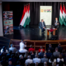 Szijjártó Péter és Lezsák Sándor közös pódiumbeszélgetést tartott Kiskunfélegyházán