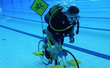 Kerékpározzunk víz alatt