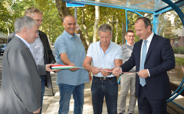 Új parkolók és korszerű buszváró került átadásra