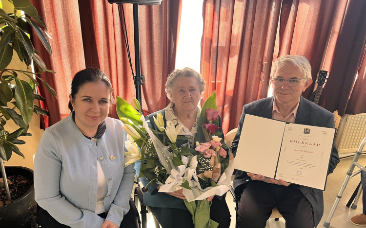 Gizike nénit 90. születésnapján köszöntötték