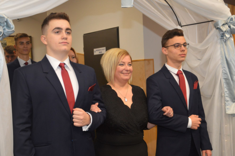 Szalagavató ünnepséget tartott a PG