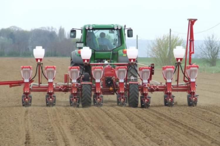 Itthon még szabadon száll a méreg