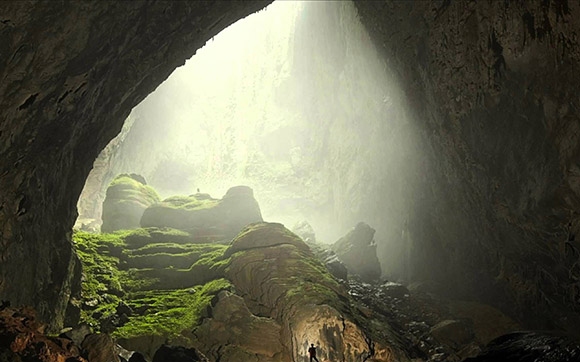 Drónnal a világ legnagyobb barlangjában