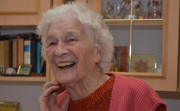 Bármikor megfőzi a család kedvencét a szépkorú Terike néni