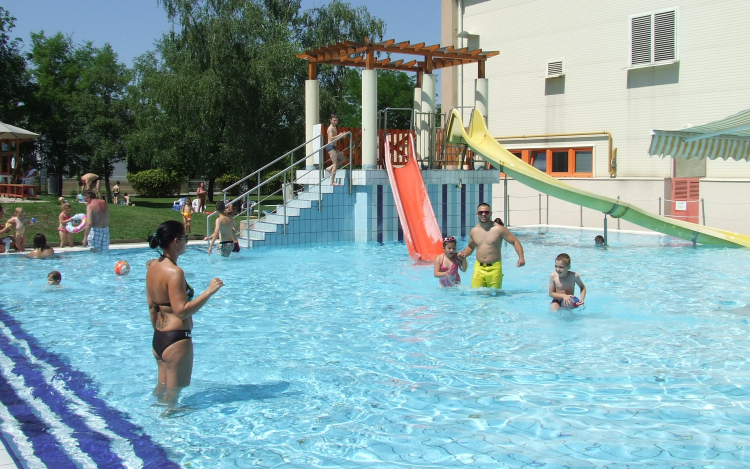  Legyen a Kiskunfélegyházi Strand és Uszoda Az Év Fürdője