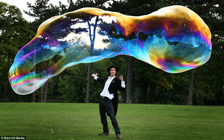 Miért színes a szappanbuborék?