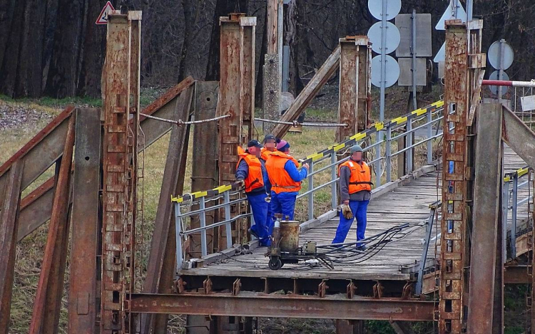  Épül a csongrádi fahíd
