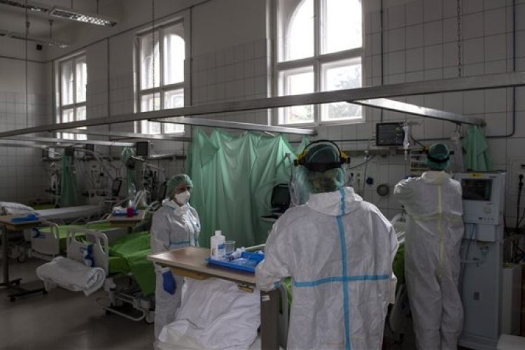 Tovább csökkent az új fertőzések száma Csehországban