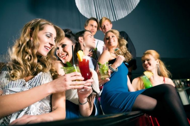 Több alkoholt isznak a nők és a fiatalok