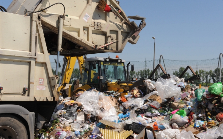 Kiküldte a számlák zömét az állami hulladékcég