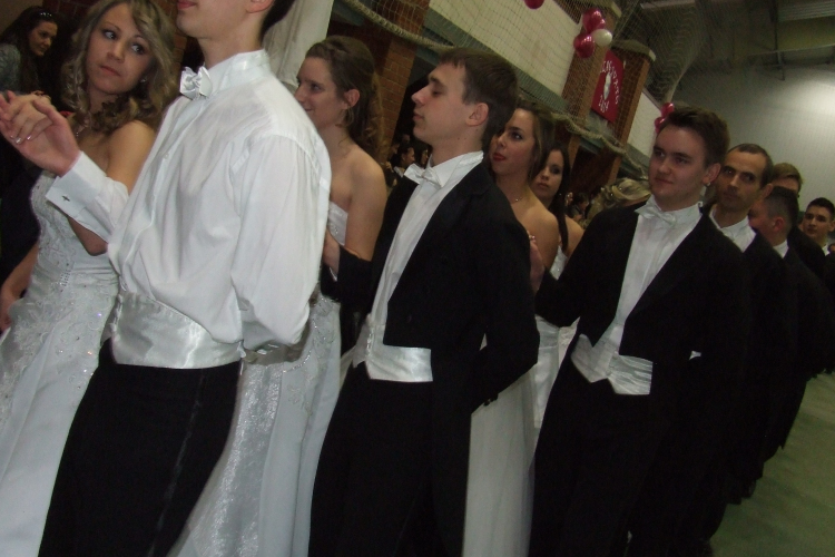 Szalagavató a Közgazdasági Szakközépiskolában