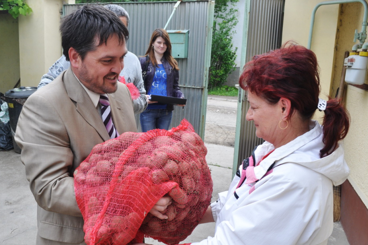 2,5 tonna vetőburgonya 50 családnak