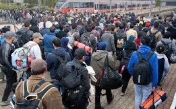 Illegális bevándorlás - Ismét összetűztek migránsok a macedón rohamrendőrökkel