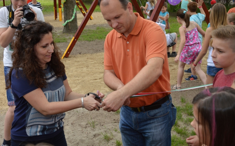 Új játszótér avatása koronázta meg a Platán iskola családi napját