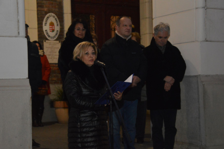 A negyedik gyertya lángja is fellobbant