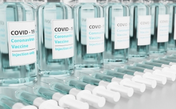 Jövő év végén megkezdődik a hazai koronavírus-elleni vakcina gyártása Debrecenben