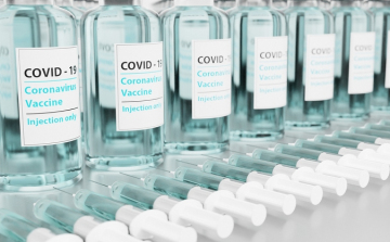 Jövő év végén megkezdődik a hazai koronavírus-elleni vakcina gyártása Debrecenben