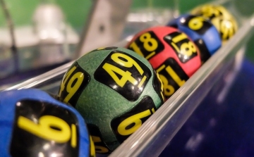 Csalás a magyar lottósorsoláson? Egymást érik az elméletek