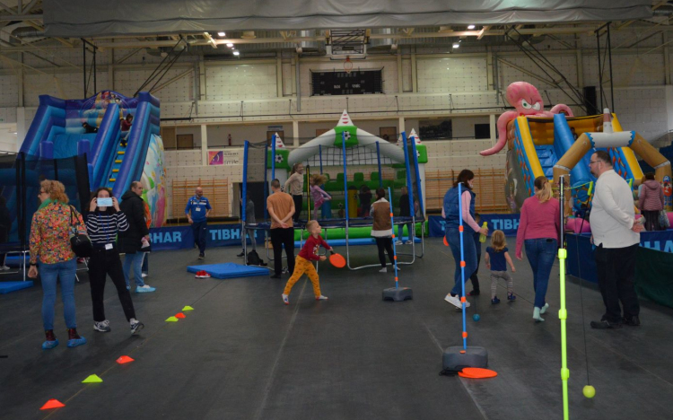 Ruhabörzével egybekötött családi délelőttöt tartottak a Sportcsarnokban