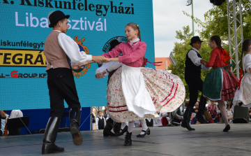 A libafesztivál évről-évre a néptáncosokkal teljes