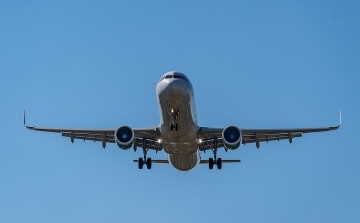 Csökkent a légi utasforgalom bővülési üteme, de rekord magas volt a gépek kihasználtsága tavaly