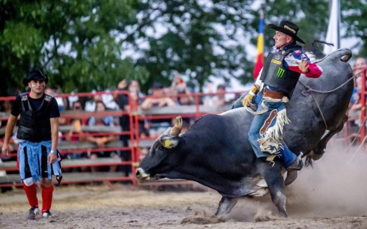 Látványos bikarodeó-show és western életérzés költözött Kiskunfélegyházára