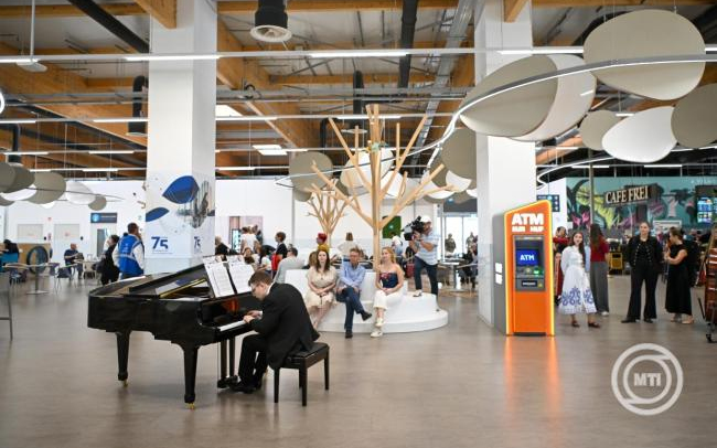 Klasszikus zene és néptánc várja az utasokat a Liszt Ferenc repülőtéren szerdán és csütörtökön