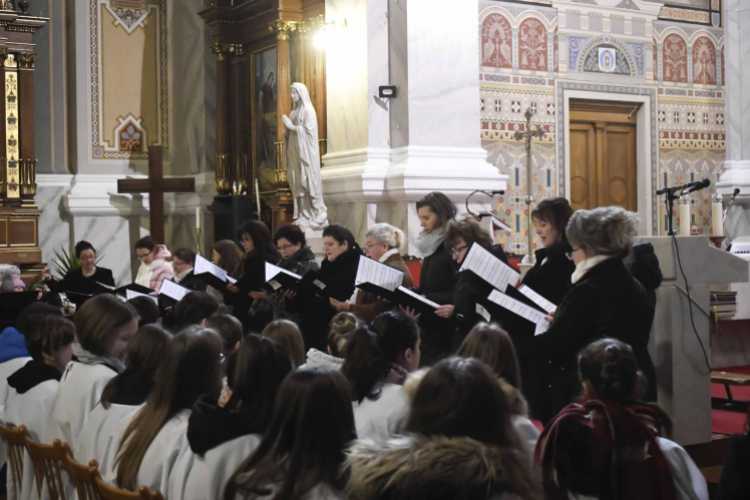 Karácsonyi ajándék a Batthyány Iskola zenetagozatos diákjaitól