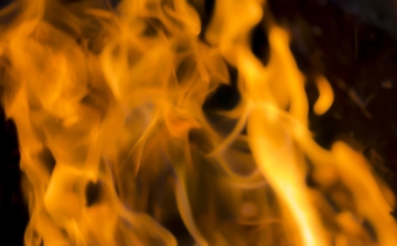 Lángolt egy autó Kiskunfélegyházán a Templomhalom utcában