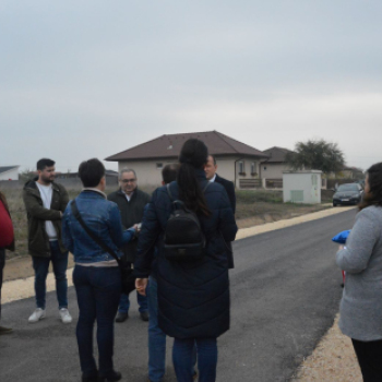 Új aszfaltos utakat adtak át a Bankfaluban