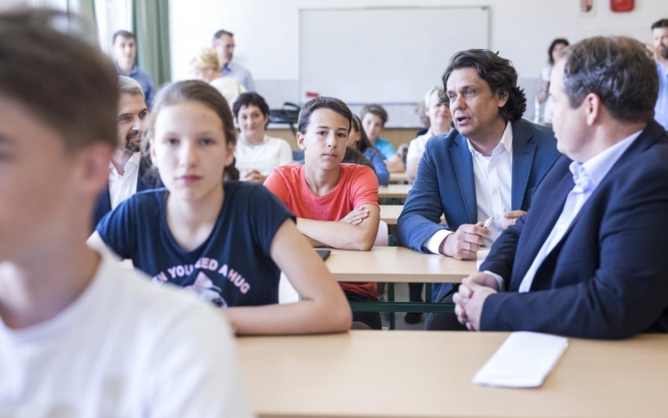 2020-ra digitális lesz a magyar oktatási rendszer
